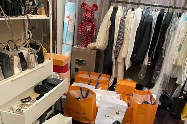 安新县回收一线品牌衣服.jpg